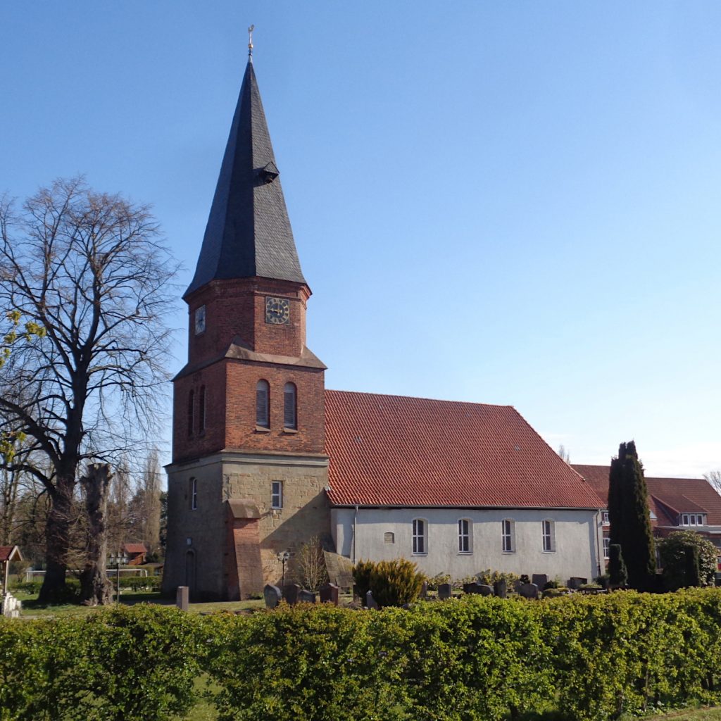 Das aktuelle Bild hat keinen Alternativtext. Der Dateiname ist: evangelische-Jakobuskirche-Hagen-bei-Neustadt-am-Ruebenberge-.jpg