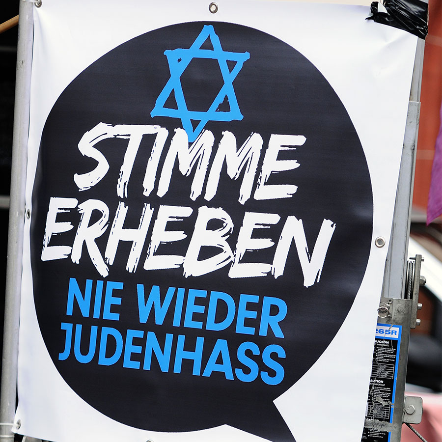 Plakat „Stimme erheben – Nie wieder Judenhass“